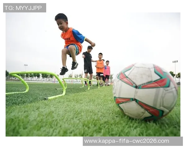 激情四溢的绿茵场上足球赛的背后故事与精彩瞬间解析